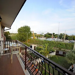  Гостевой дом A La Vue Bagno Condiviso Shared Both2piano No Lift No Navetta A Pagamento Aria Condizionata Ed Extra Bed 3 Minuti A Piedi Da Bus Per Fiera Di Roma
